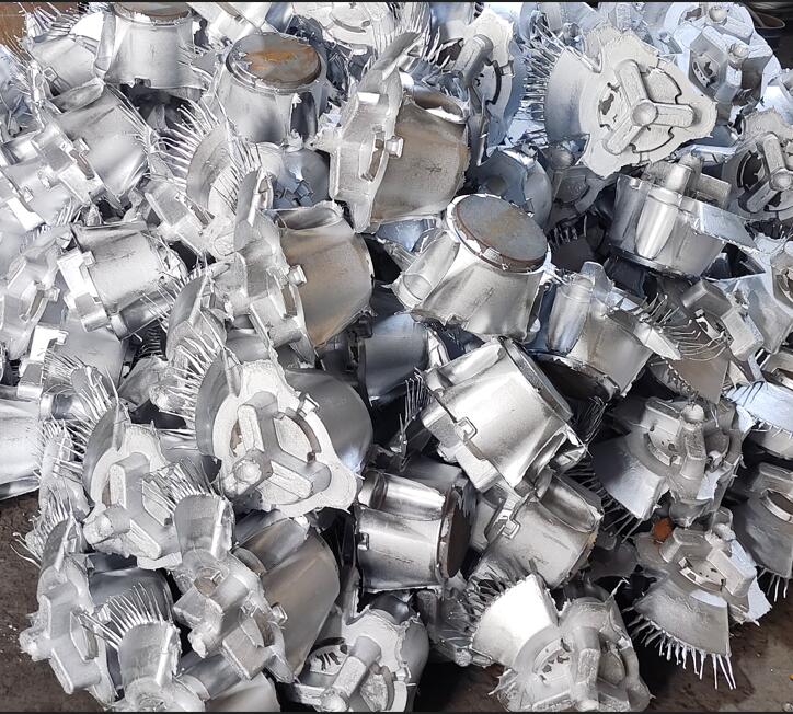 ASSETTISET OSAT Matalapaineisella die -valuprosessilla